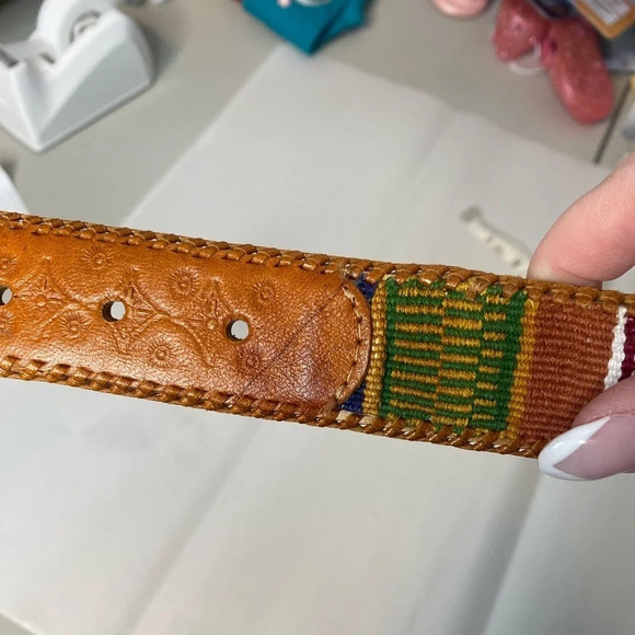 Western Style Embroidered Stamped Leather Belt Size 32 - Picture 6 of 6